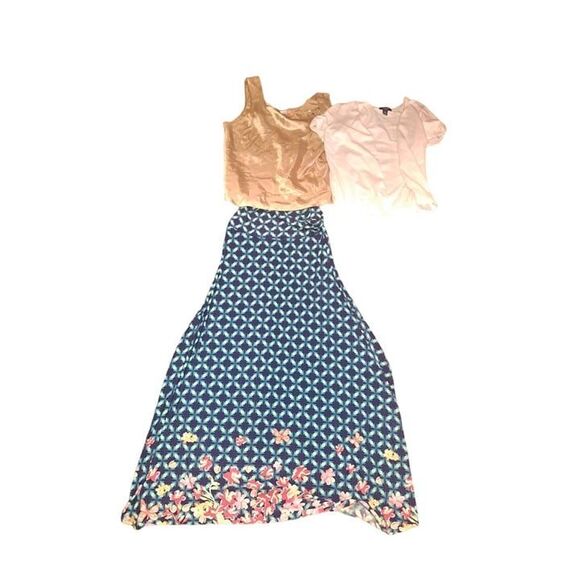 Spring Sale! Lot 32 Size Large - 2 dresses and 1 skirt-tank-sweater - Picture 7 of 12